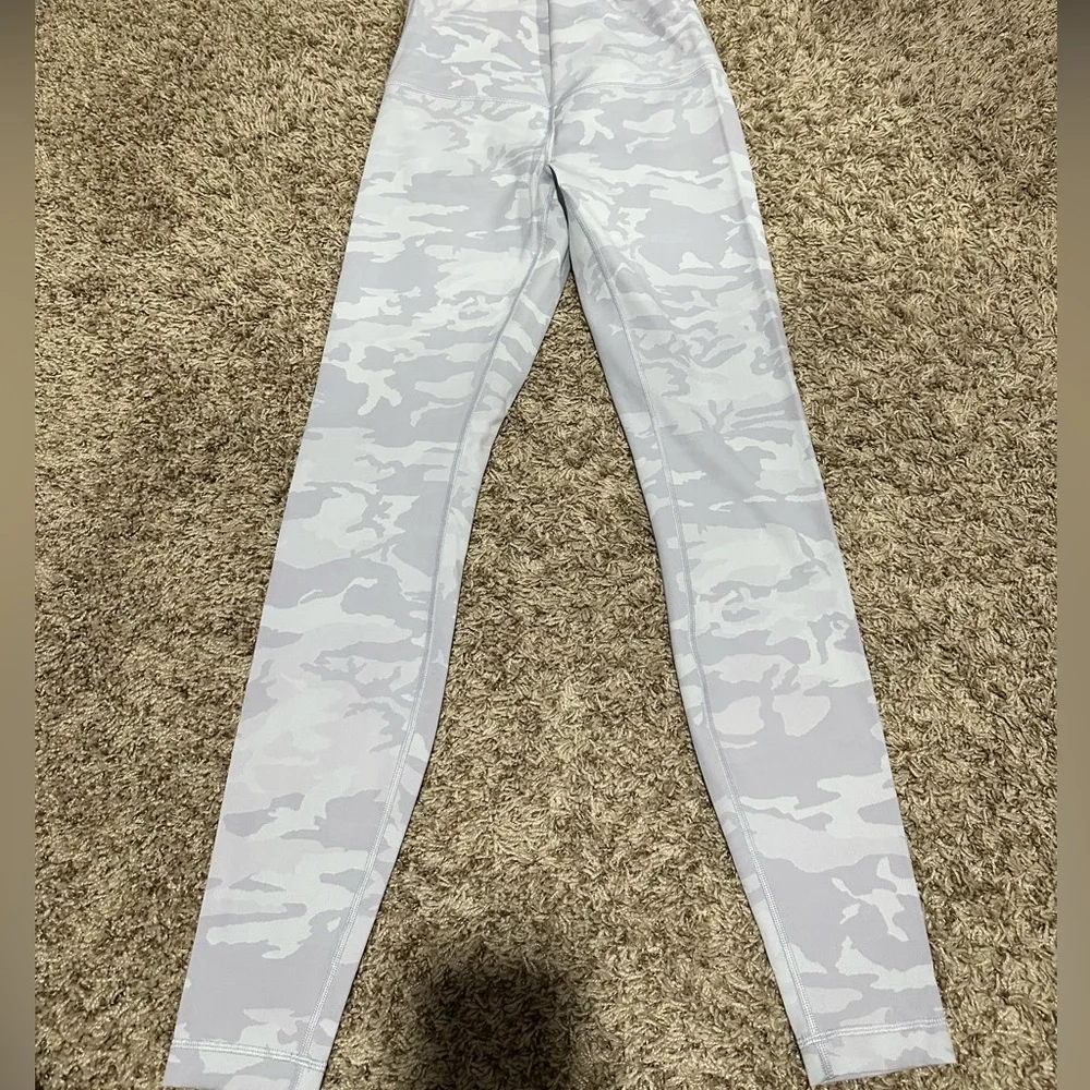 WUNDER UNDER SUPER high rise 
Incognito Camo Jacquard Alpine White Starlight - Picture 3 of 4
